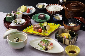 【お食事アップグレード】旧御用邸 菊華荘（日本料理）/夕朝食付き